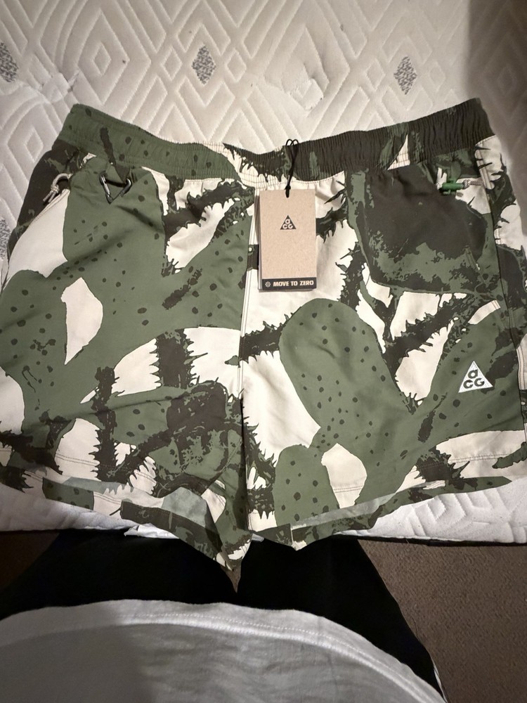 New Nike ACG Hiking &Outdoor Mens Shorts Camo Size Large NWT Retail $85