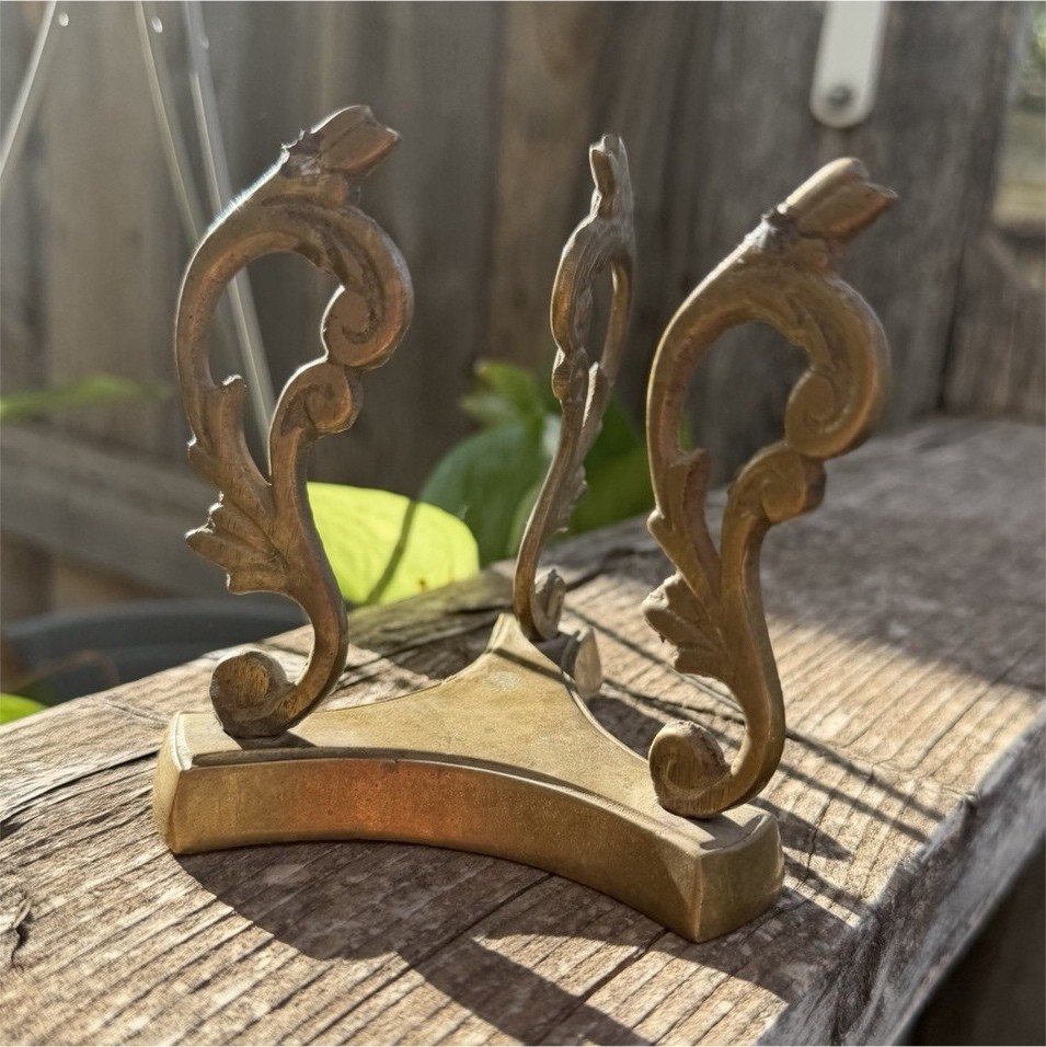 Vintage Ornate Brass Plate Stand Book Holder Easel Display Rack Scrollwork 6”