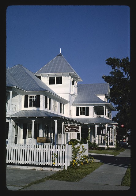 St. Simons Island Georgia Commonwealth Realty 1990 White Victorian House