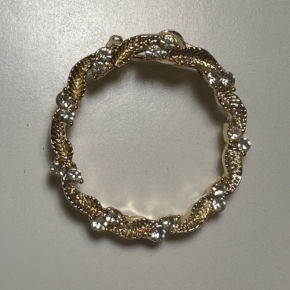 Vintage Gerrys Gold Tone Rhinestone Leaf Wreath Round Circle Pin Brooch