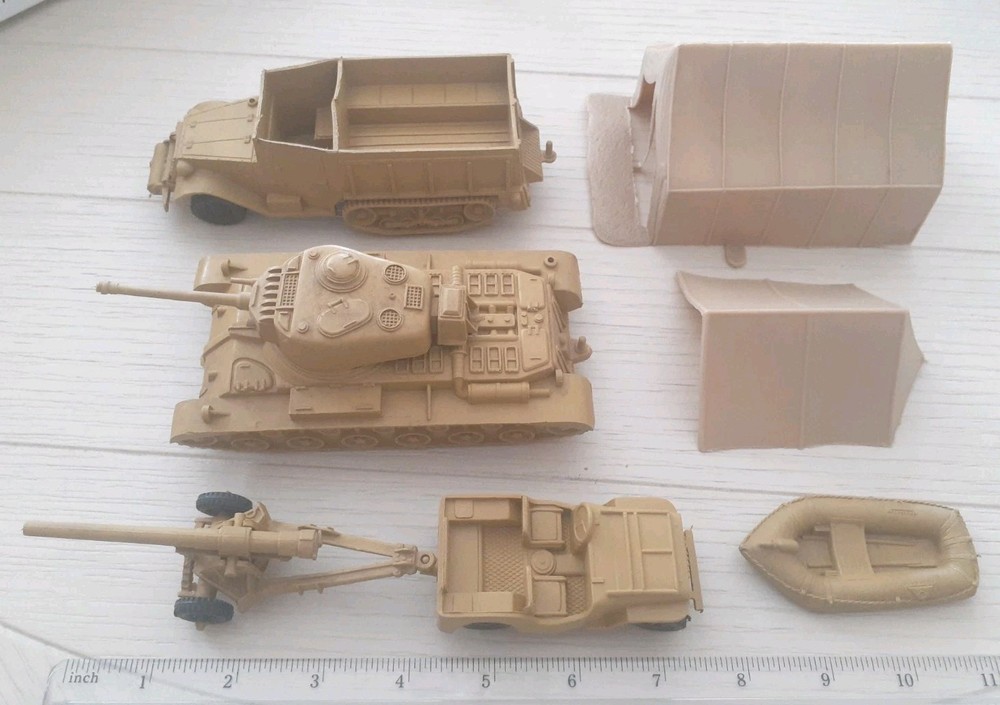 MARX DESERT FOX BATTLEGROUND LOT TAN TANK JEEP HOWITZER HALFTRACK 2 TENTS WWll