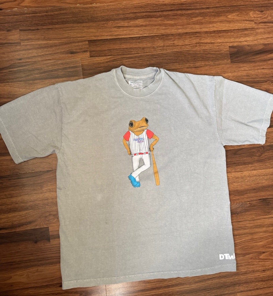Bad Bunny March Size XL