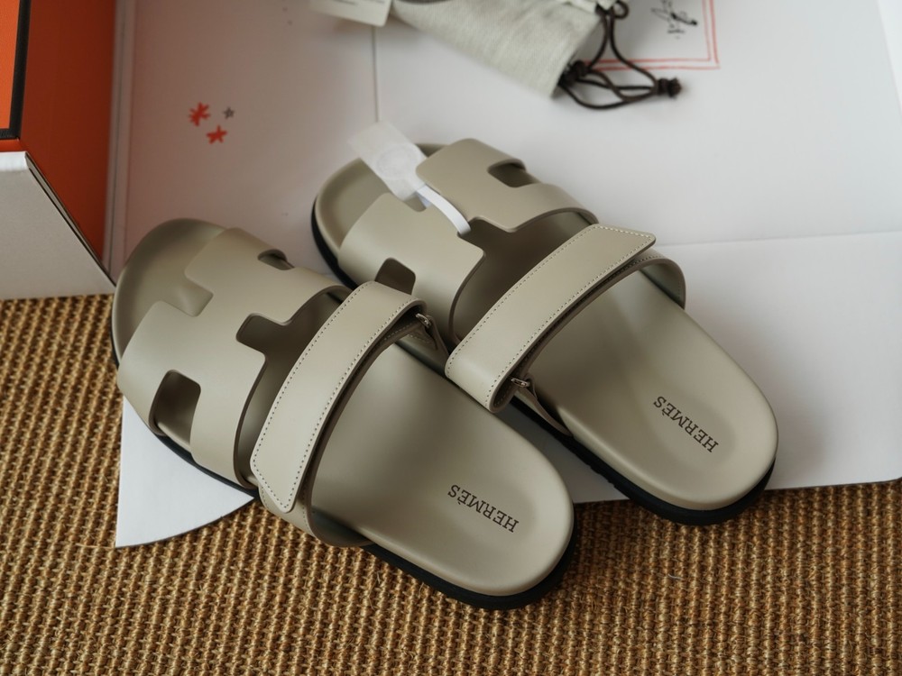 HERMES CHYPRE Women Beige Esquisse Leather Sandals