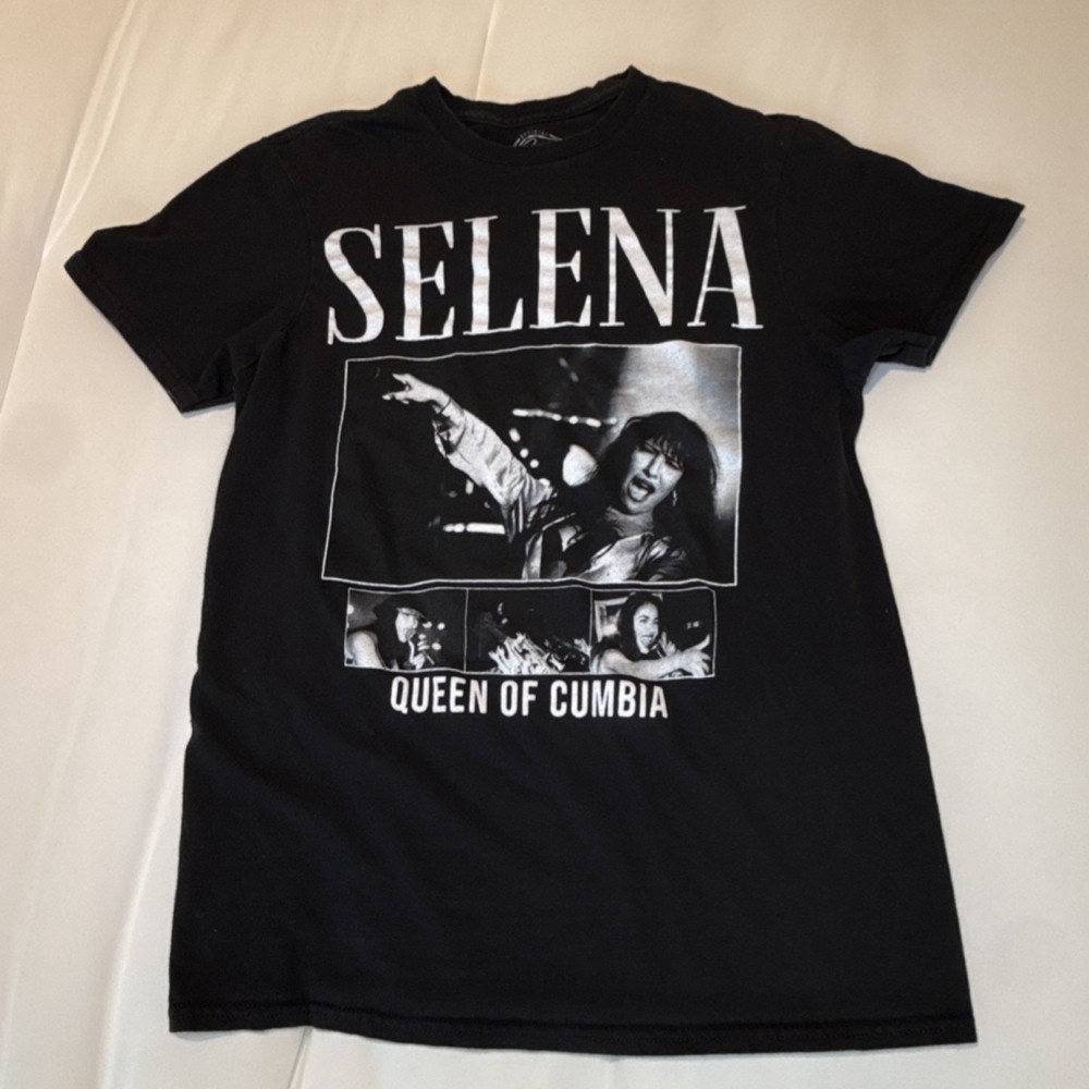 Selena Queen of Cumbia Official Merchandise Men's Black Graphic T-Shirt S