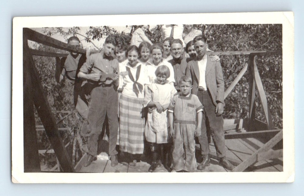 Old Vintage Photo TEEN BOYS GIRLS GROUP PICTURE ANTIQUE SNAPSHOT PHOTOGRAPH