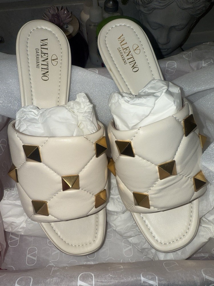 VALENTINO GARAVANI IVORY QUILTED LEATHER ROMAN STUD SLIDE SANDALS SZ.38 NWOB