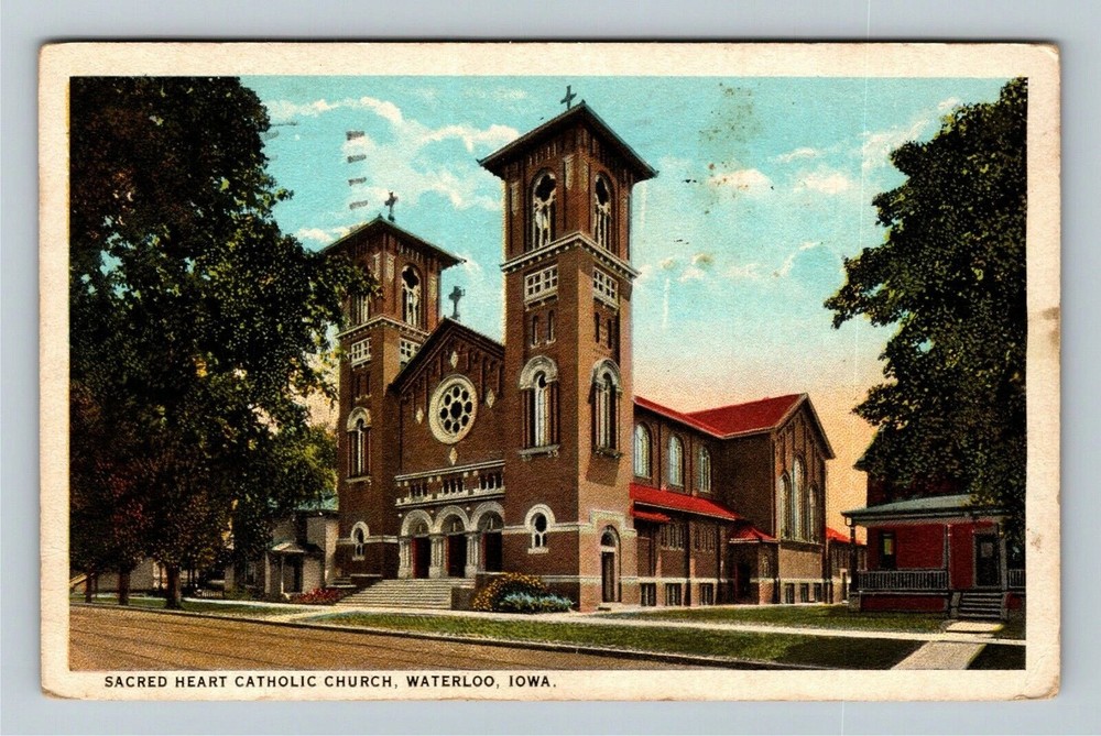Waterloo IA-Iowa, Sacred Heart Catholic Church, c1925 Vintage Postcard