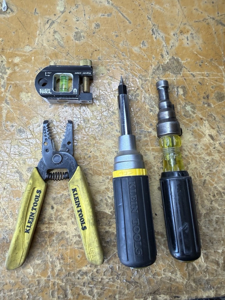 Klein Tools Electrician Tool Lot Wire Stripper Magnetic Level Screwdrivers
