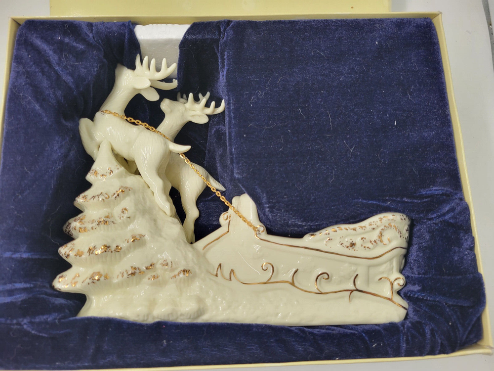 Reindeer With Sleigh Ivory Gold Accent Candle Holder Christmas Classic Porcelain-image