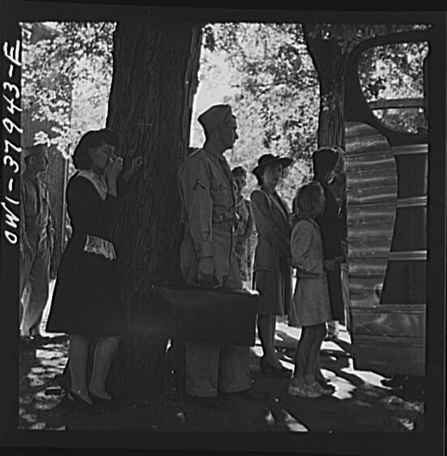 Photo:Memphis Tennessee Greyhound Bus Trip 1940s Passengers Boarding