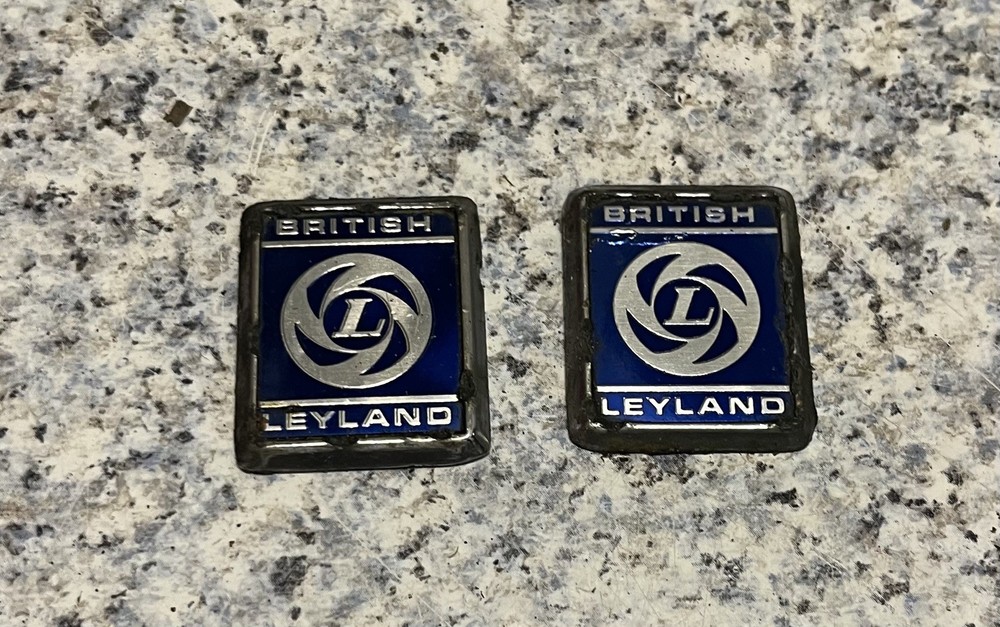 Classic Car British Leyland Metal Badges x2 Original Mk3 Austin Morris CZH667 F