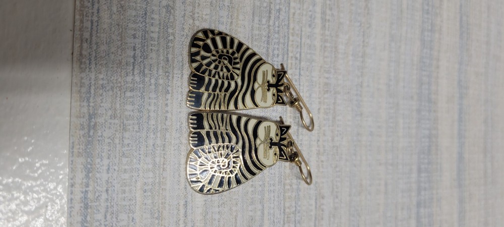 Beautiful Vintage Laurel Burched Signed Fat Cat Earrings.