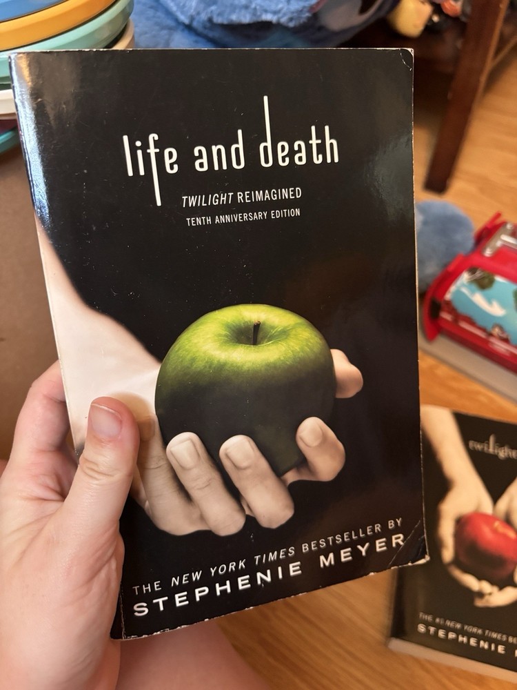 Life and Death: A Twilight Reimagining by Stephanie Meyer