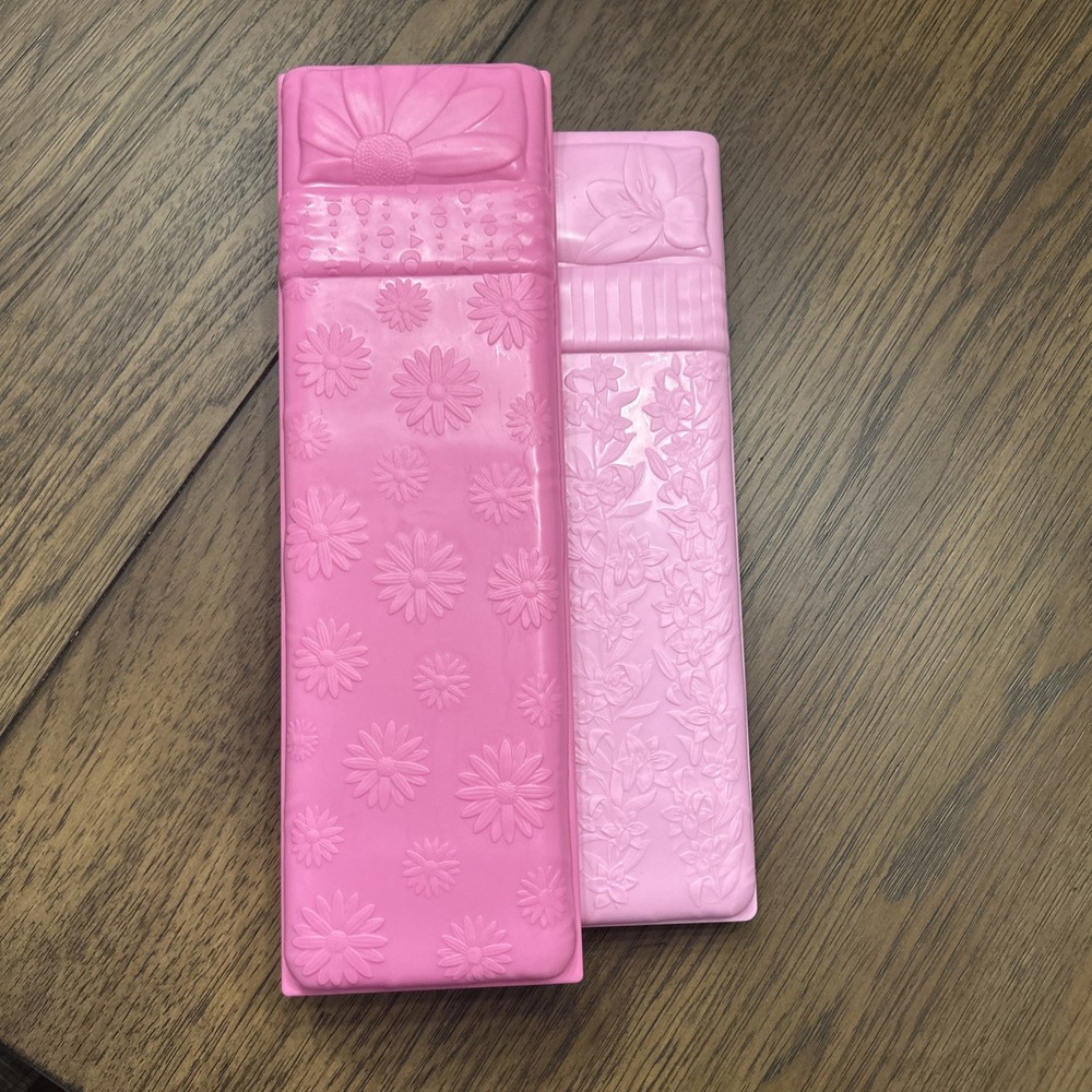 2021 Mattel Barbie Dream House PINK TRUNDLE BEDS Replacement Part Daisy Flowers