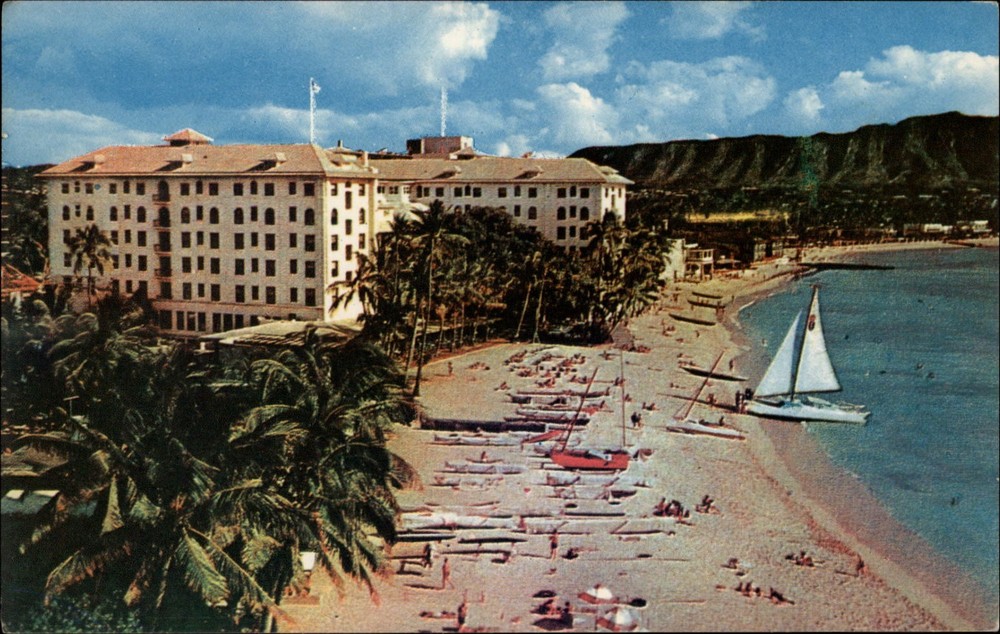Honolulu Hawaii Waikiki Beach Moana Hotel scenic mailed 1963 vintage postcard