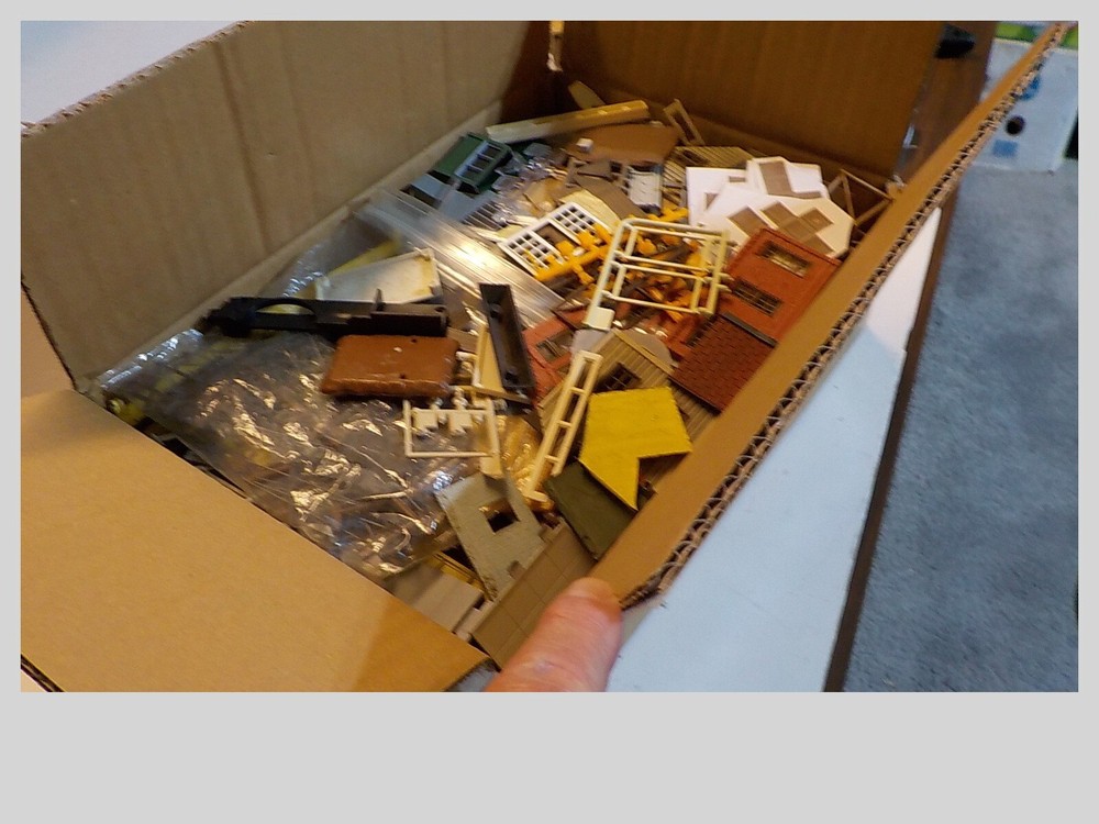 HO Large Lot Of Plastic Building & Detail Parts (Nothing Complete) For Kitbashin