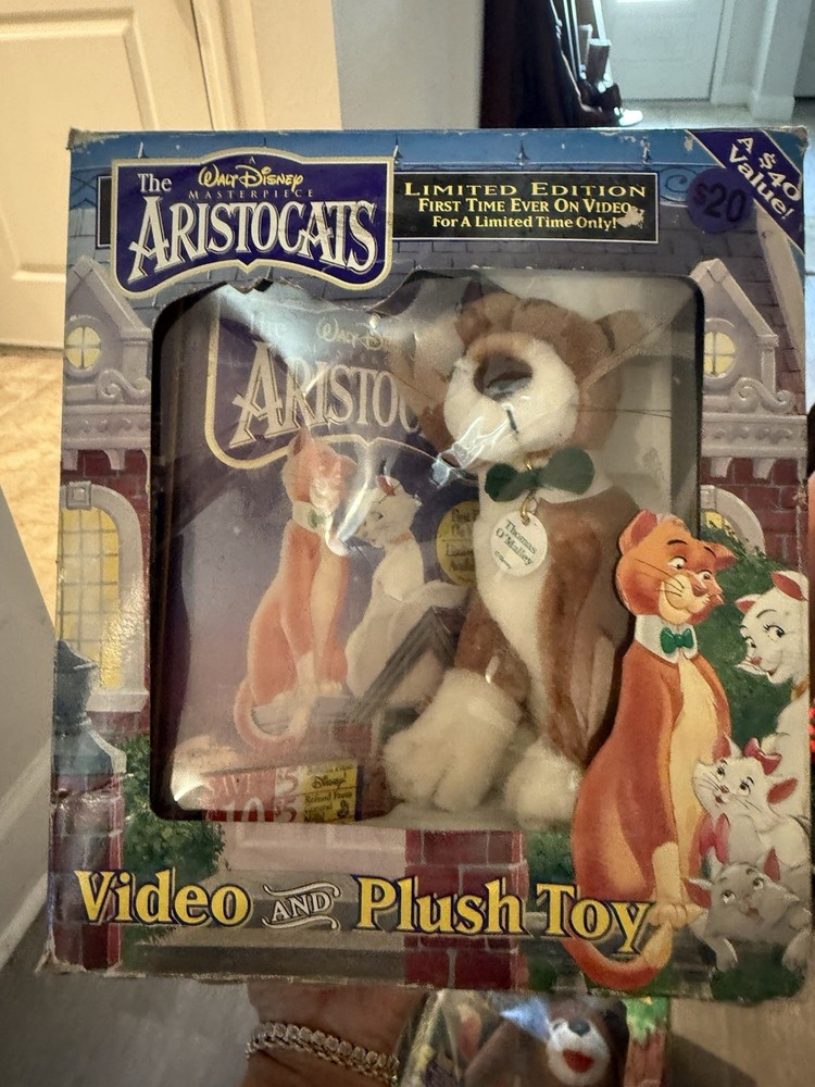 Disney Aristocats & Fox and the Hound Limited Edition Video Plush Toy Sets