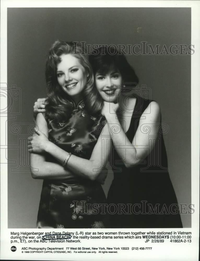 1989 Press Photo Marg Helgenberger and Dana Delany star in 
