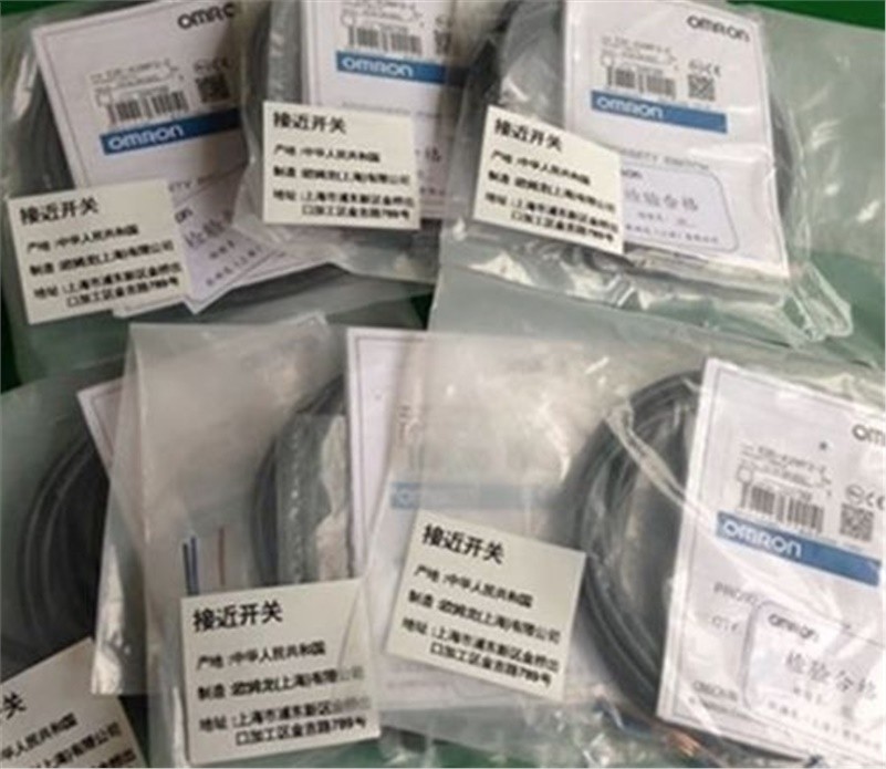 1Pc New Omron E2A-M12KN08-M1-B2 bs