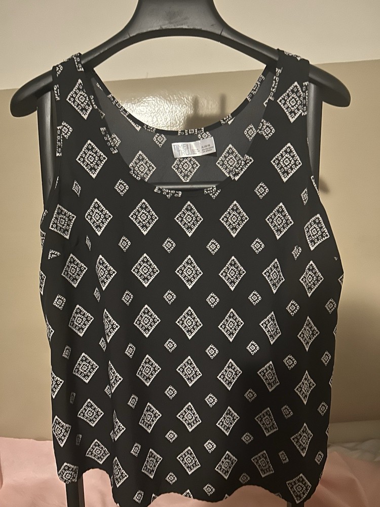Size XL (16-18)Time and Tru Black & White Geometric print Sleeveless Tank Top