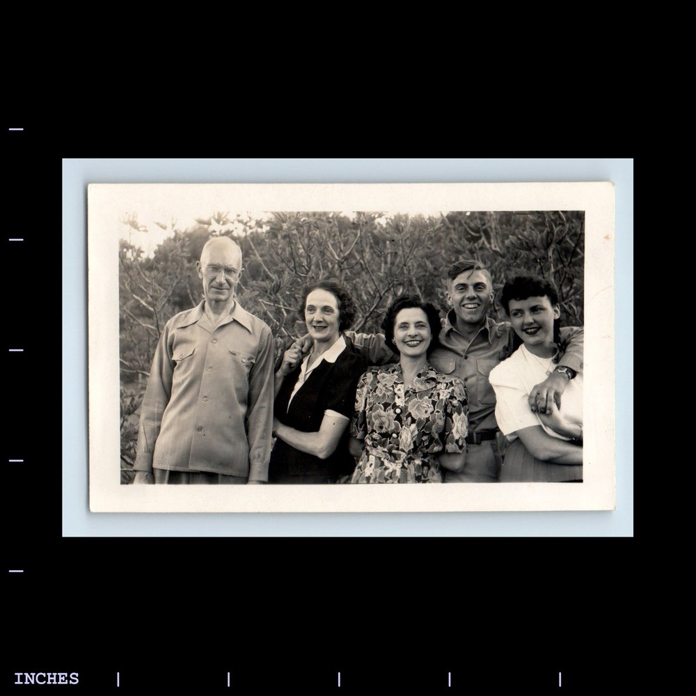 Old Vintage Photo AFFECTIONATE MEN AND WOMEN STANDING OUTSIDE