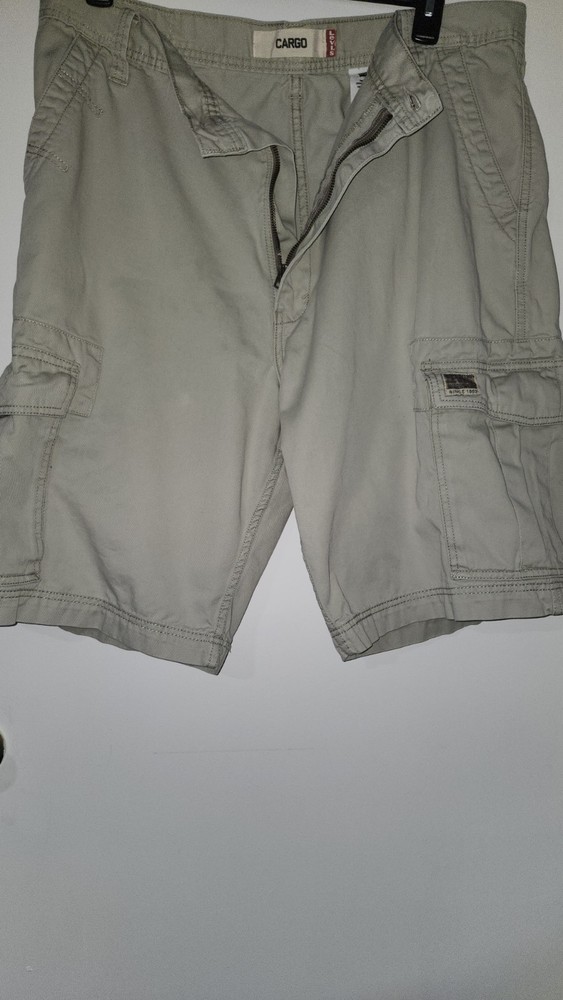 MENS Levis CARGO SHORTS W38 KHAKI MADE IN BANGLADESH
