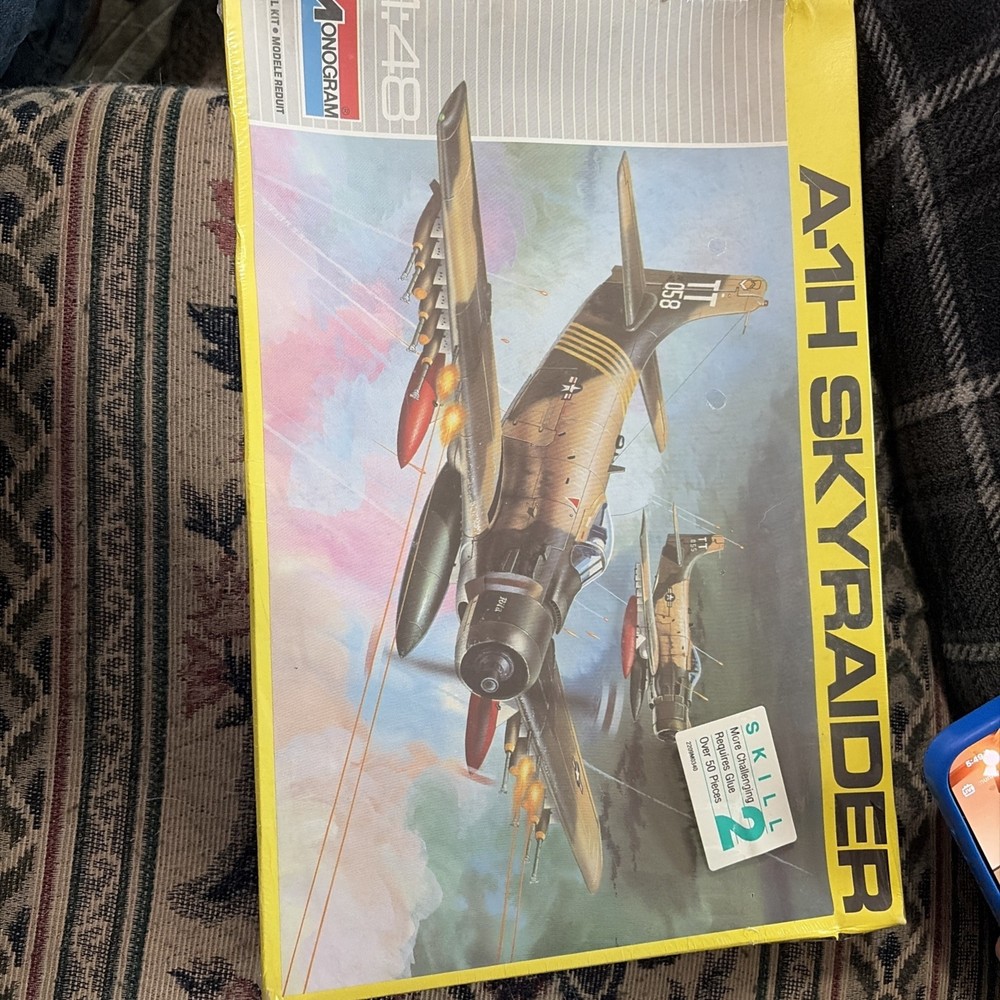 Monogram A-1H Skyraider Aircraft Scale 1:48 Model Kit New 5454