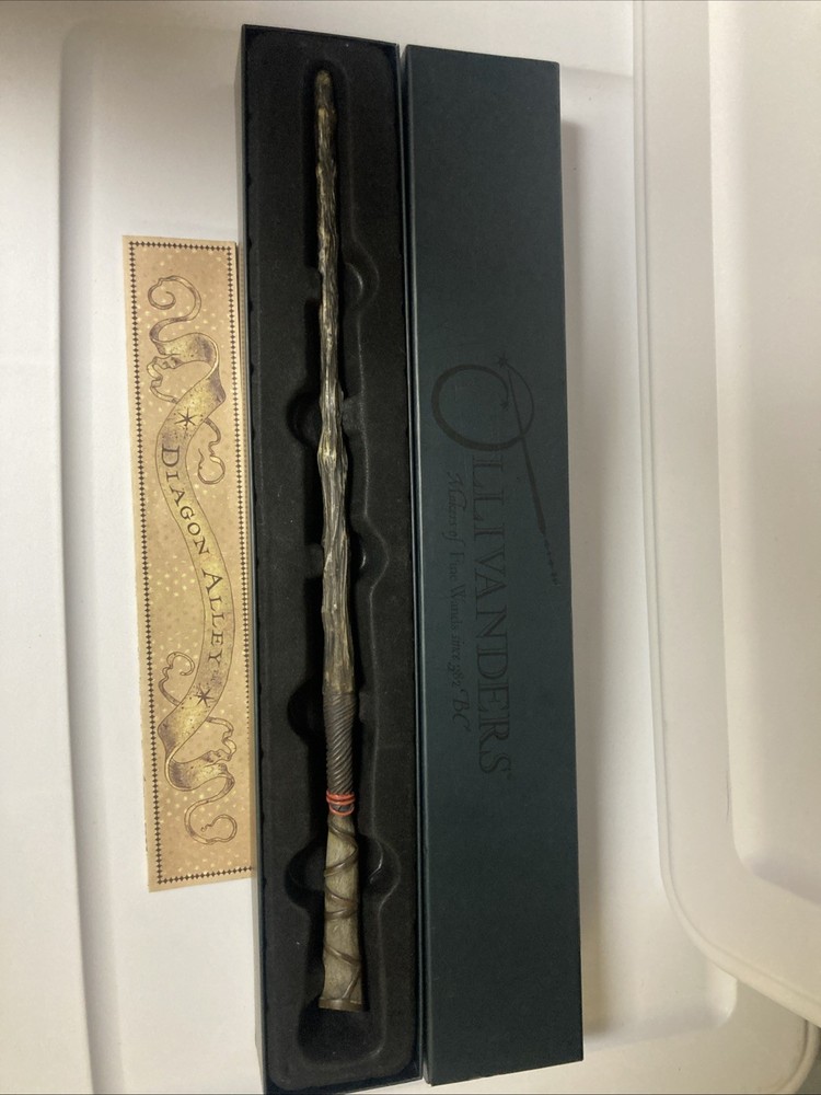 Harry Potter Ollivanders Birch Wand with Map Wizarding World Official