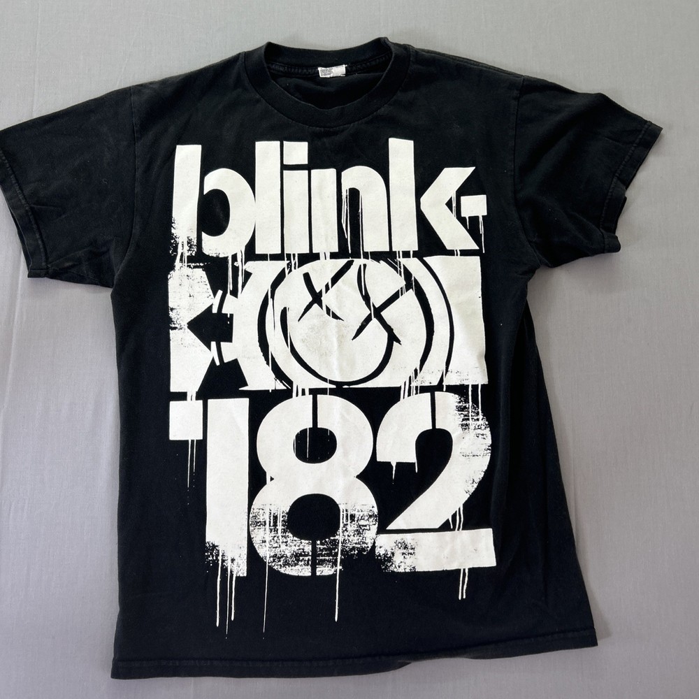 Vintage Y2K Blink 182 T Shirt Size Medium Black Distressed Skate Punk Rock Band