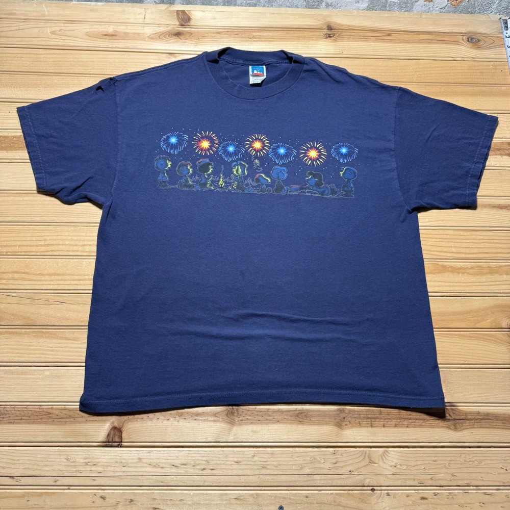 Vintage 90s Peanuts Snoopy Gang Fireworks Cartoon Graphic T-Shirt USA Made XL