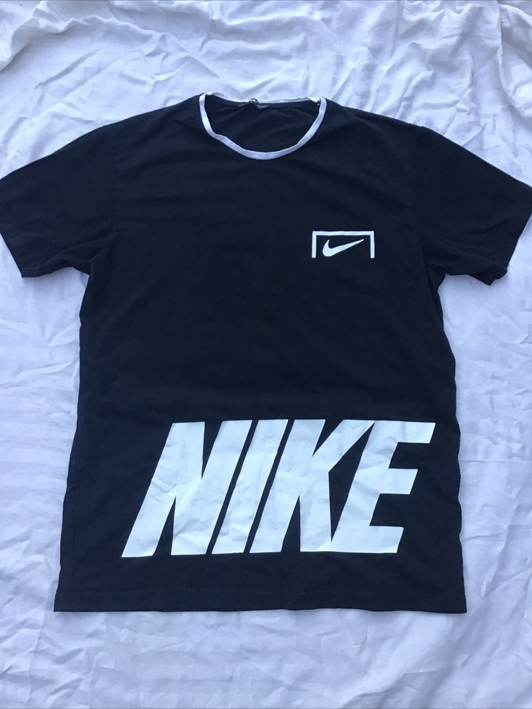 Nike Vintage Y2K Black Graphic Tshirt Size XL Short Sleeve Swoosh Logo Retro