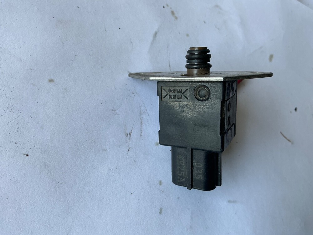FUEL INJECTOR PRESSURE REGULATOR SENSOR 2005  FORD LINCOLN LS 3.0L HO-49-2P