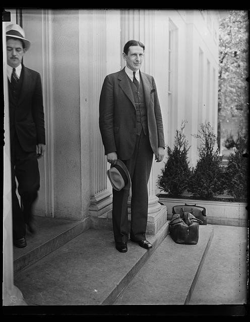 Photo:Washington DC White House Man in Suit Hat 1900s Portrait