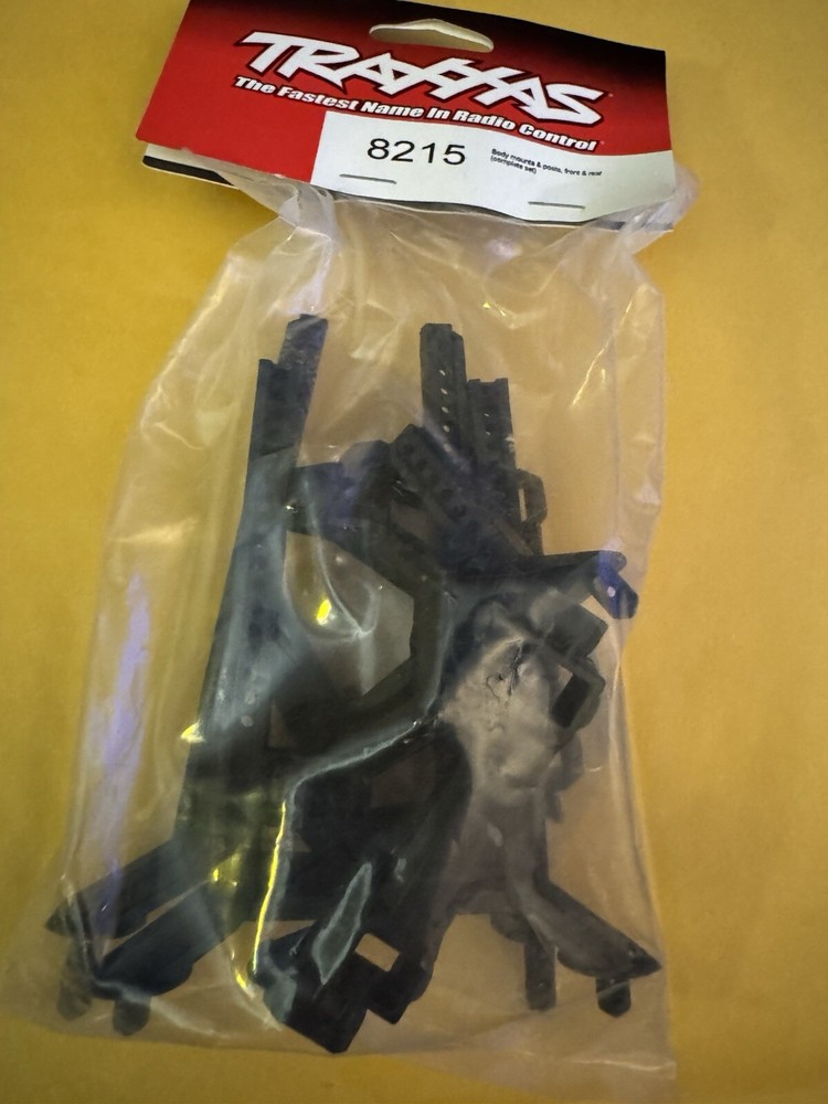 Traxxas TRX-4 Front & Rear Body Mount & Post Set [TRA8215]