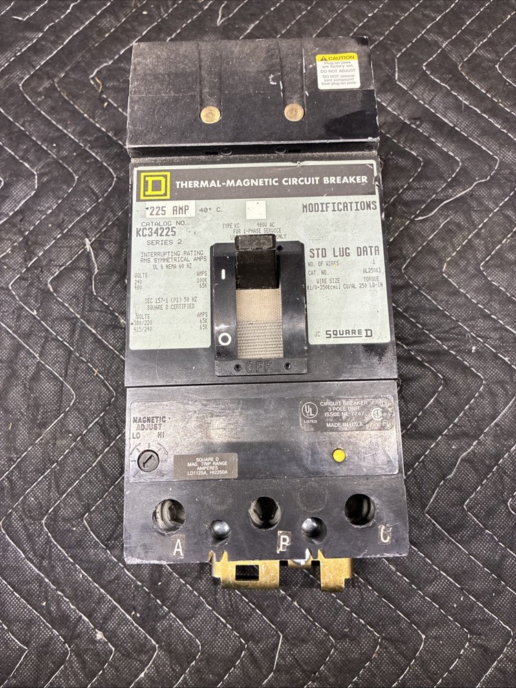 SQUARE D KC34225 225 amp 3 pole 65kA@ 480 V, I line Circuit Breaker molded case