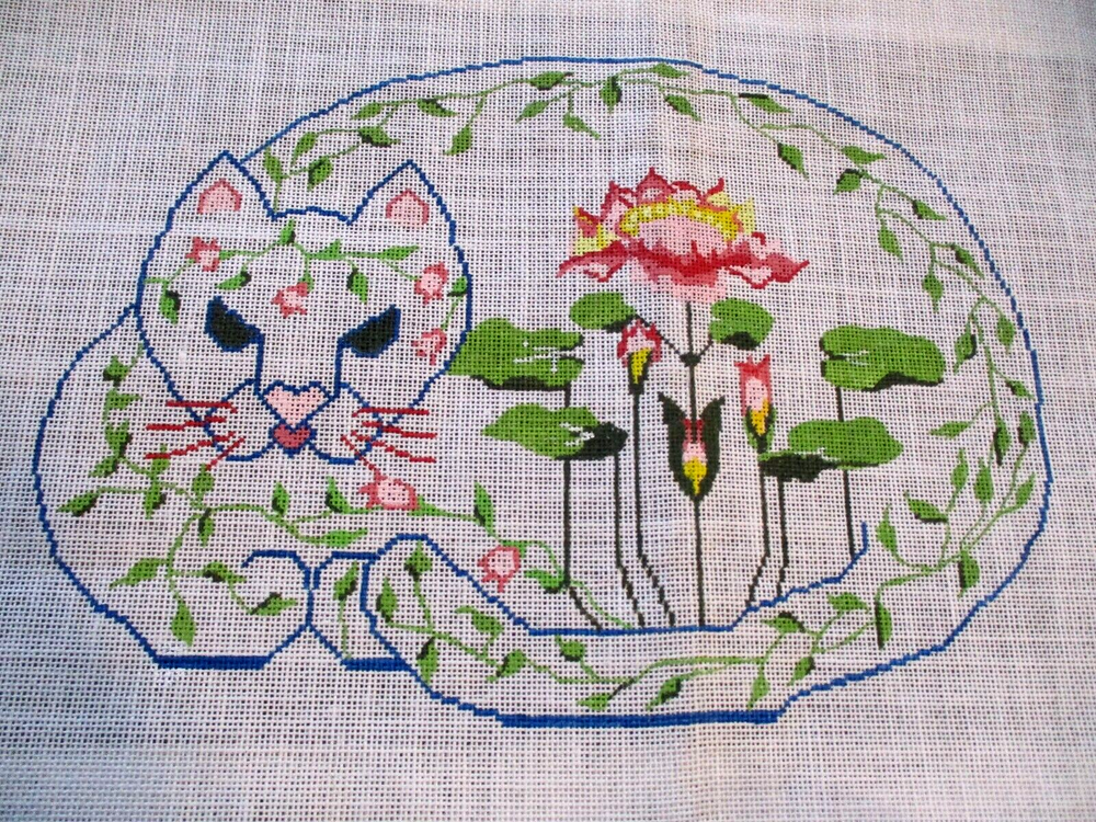 CAT  HP HAND PAINTED NEEDLEPOINT PETITPOINT CANVAS ON LINEN BEAUTIFUL FLORAL