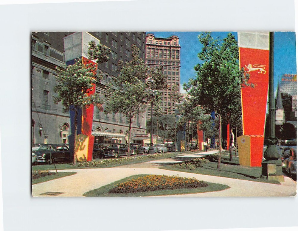 Postcard Washington Boulevard and the Statler Hotel Detroit Michigan USA