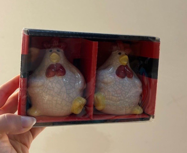 Ceramic Chicken/Hen Animal Salt & Pepper Shaker Set 2pc Boxed White/Red