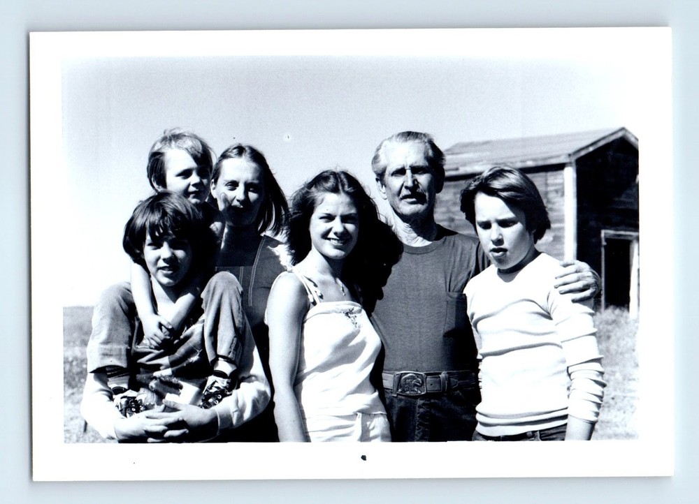 Old Vintage Photo MAN WOMEN BOYS FOUND PHOTOGRAPH GROUP PICTURE SNAPSHOT