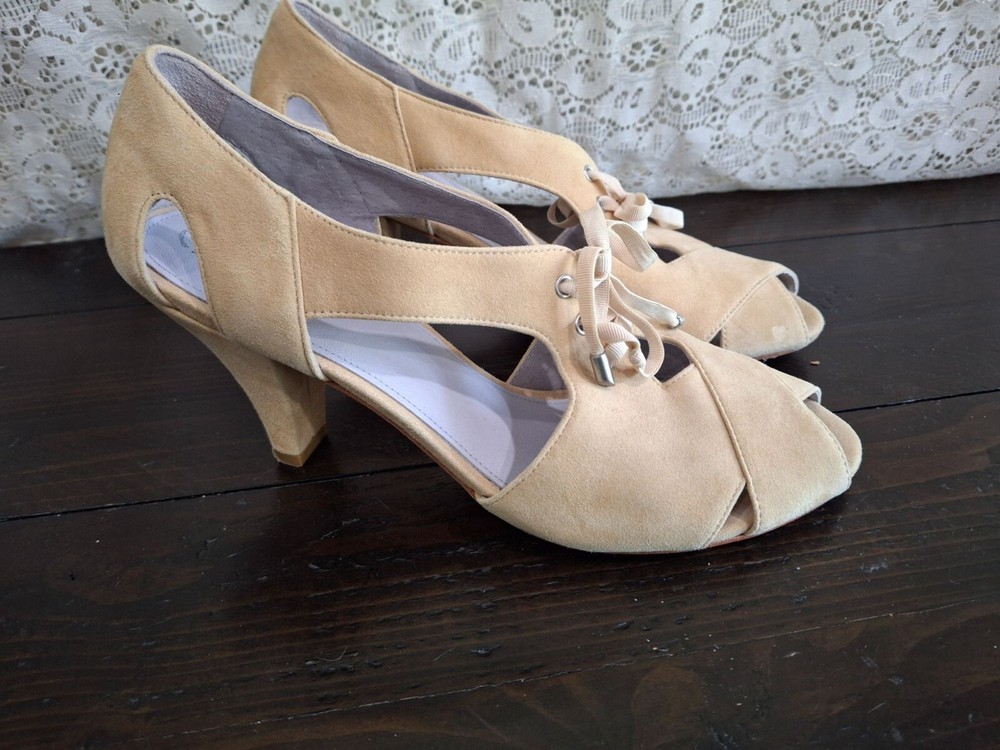 EUC Johnston & Murphy	Tan Suede Open Toe Lace-up Sandal/Sz. 7M