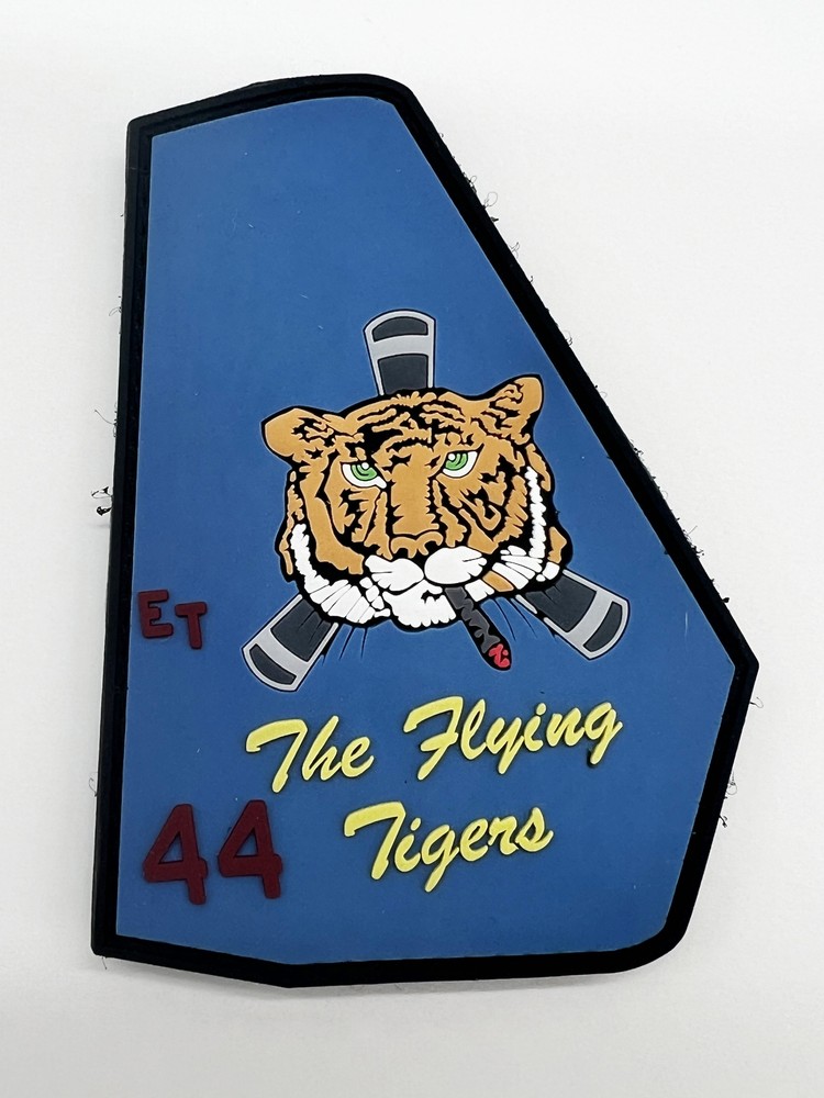 VMM-262 Flying Tigers Tail Flash PVC Glow Patch – With Hook and Loop, 3.5