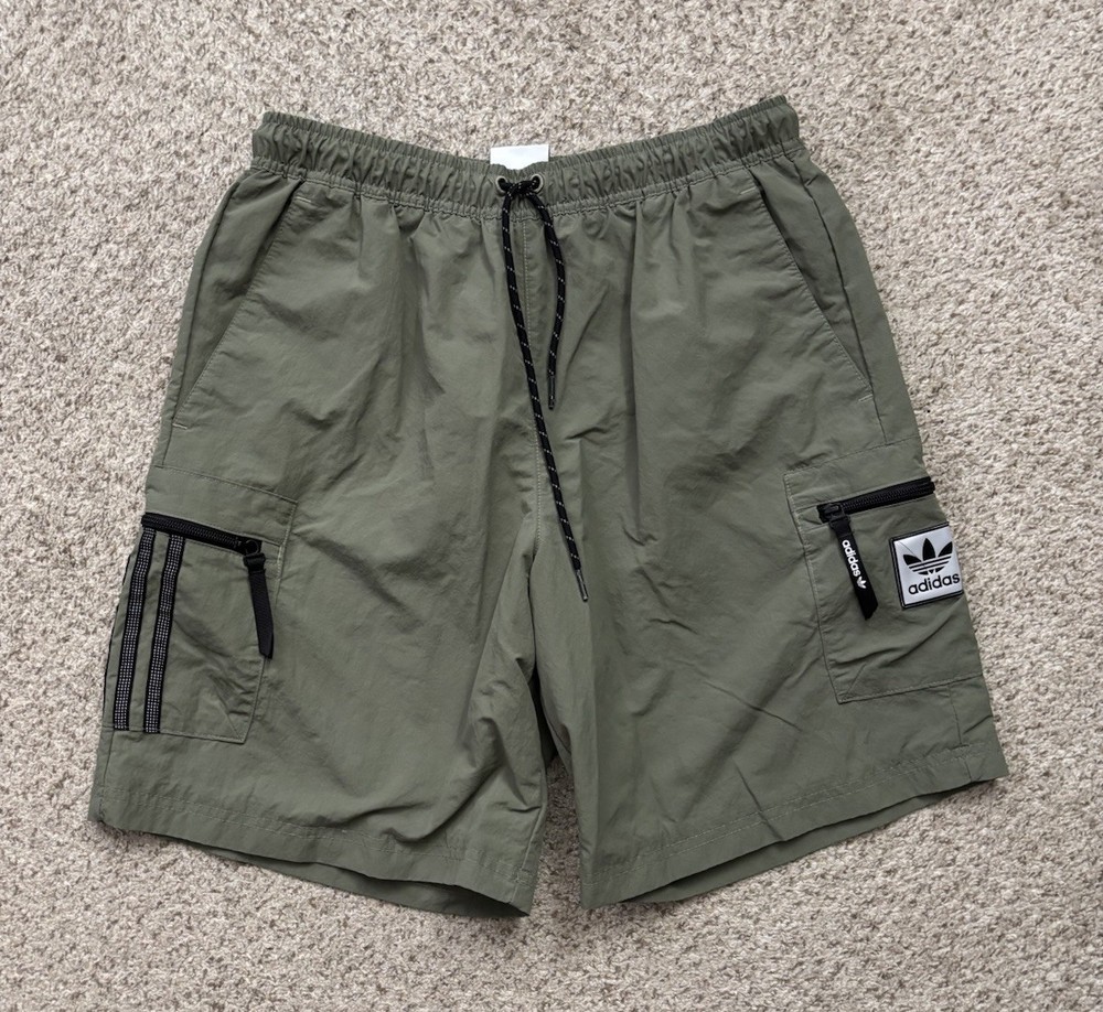 NEW Adidas Shorts Mens Size Medium Olive Green Woven Cargo Shorts Hiking Outdoor