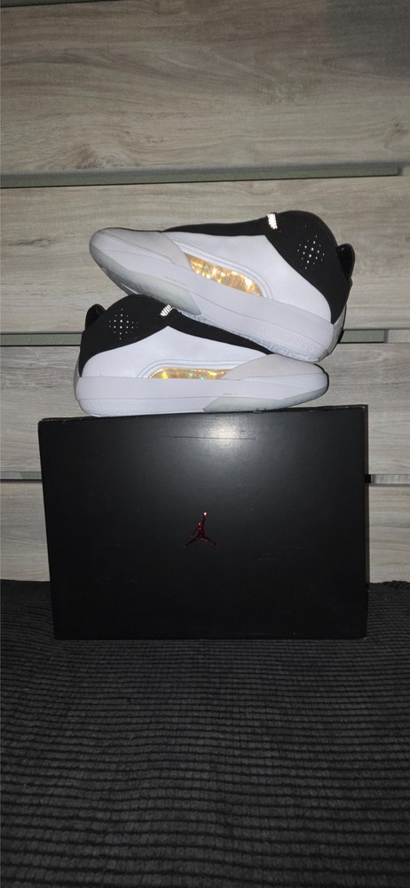 Size 10 - Air Jordan 40 The Classic