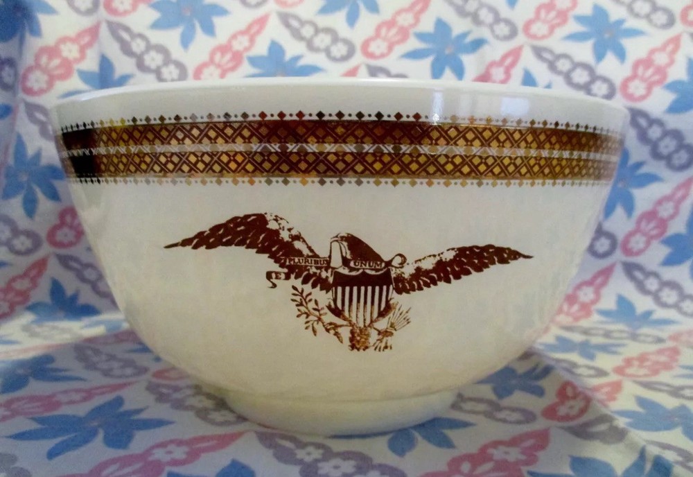 Vintage Pyrex Federal Eagle 479-B  3QT Mixing Bowl PyrexWare Gold Band Eagle
