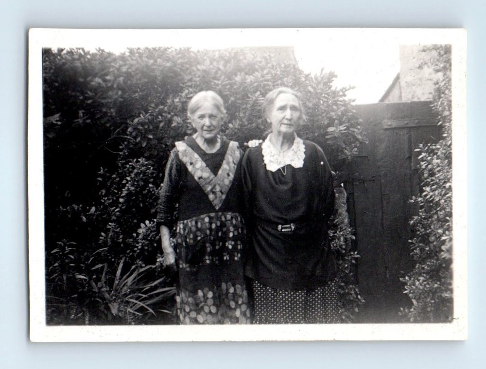 Old Vintage Photo PAIR DUO OLDER ELDERLY WOMEN IN YARD GARDEN AFFECTIONATE
