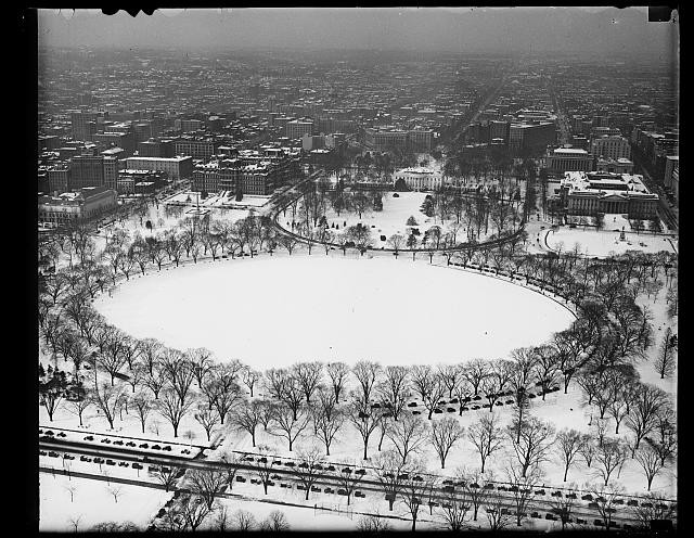 Photo:Aerial view of White House in snow, Washington, D.C.