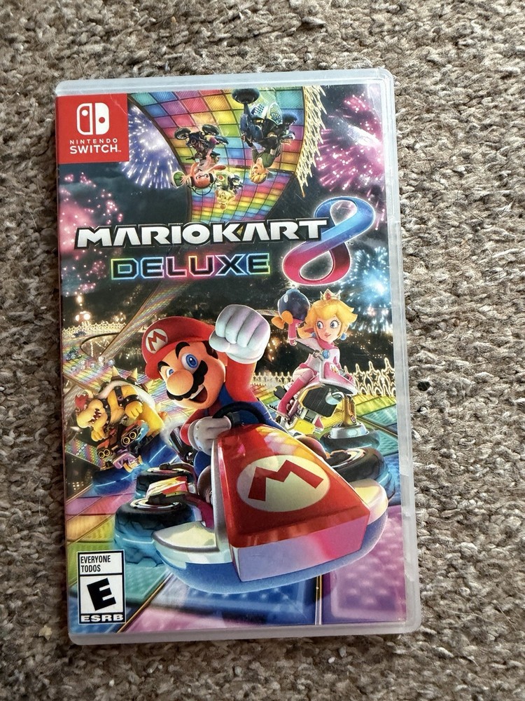 Mario Kart 8 -- Deluxe Edition (Nintendo Switch, 2017) [Physical]