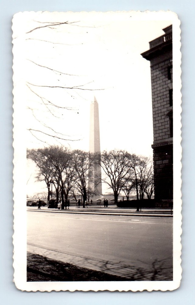 Old Vintage Photo WASHINGTON MONUMENT DC STREET SCENE ANTIQUE SNAPSHOT 1945