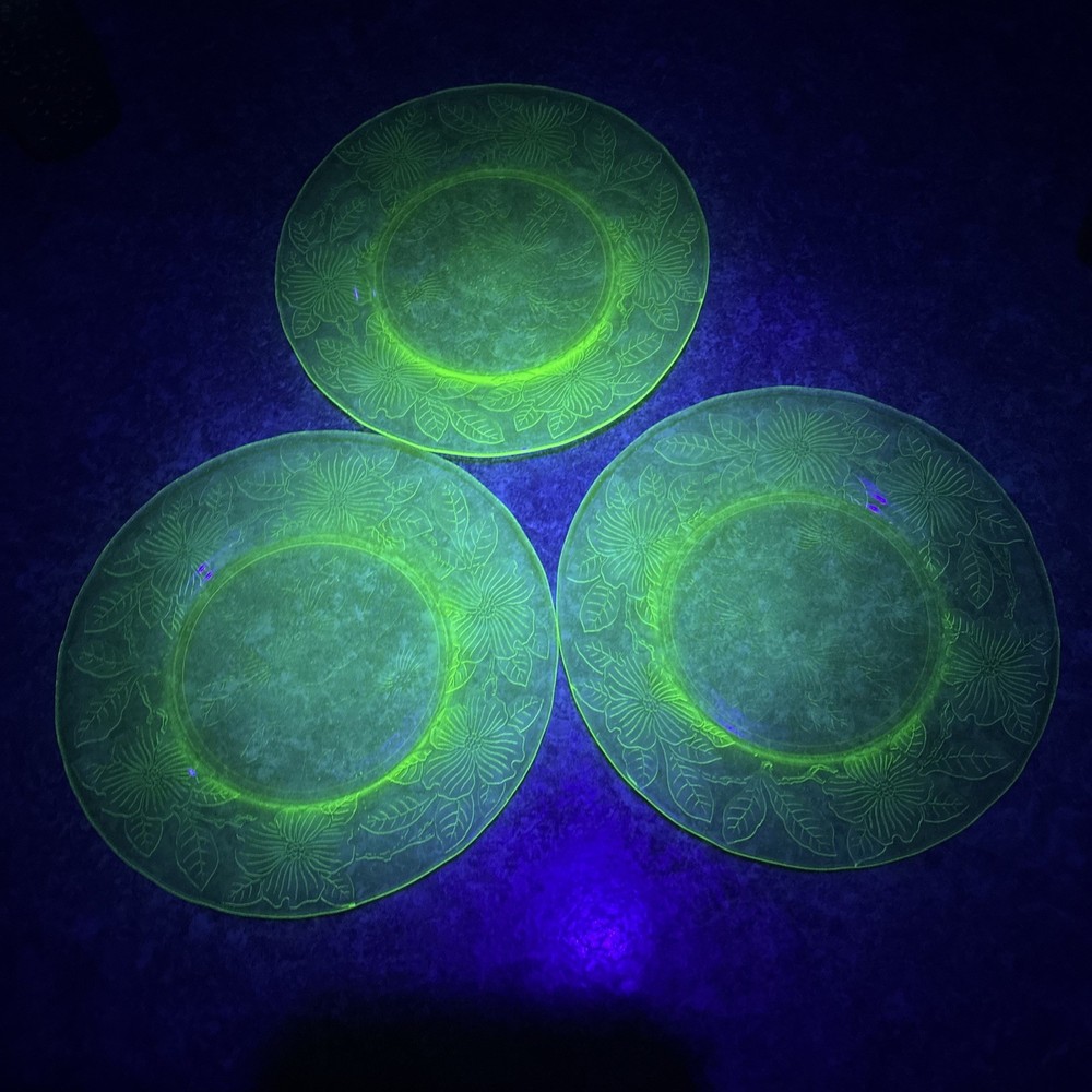 3 Vintage Vaseline Green Uranium Glass 8” Lunch Dessert Salad Plates Flower Etch