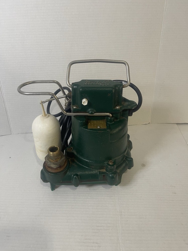 Zoeller M53-D Cast Iron Submersible Sump Pump with Float 1-1/2